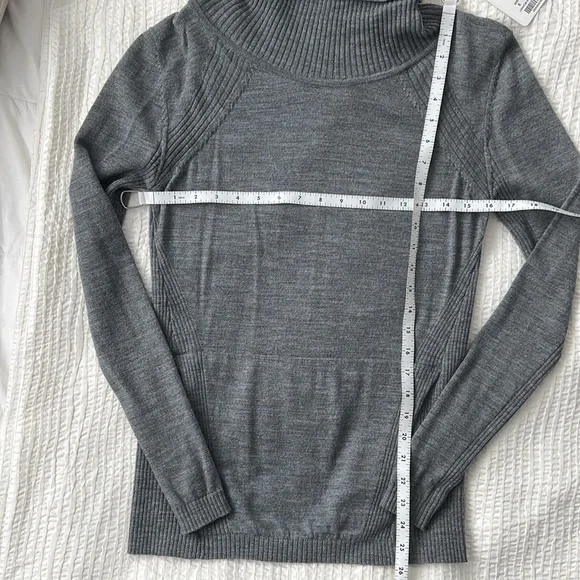 Lululemon Pockets Sweat Savasana Merino Wool Turtleneck Gray Sweater Womens 6 M - Picture 14 of 16